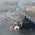 Mont Saint Michel entouré d'eau