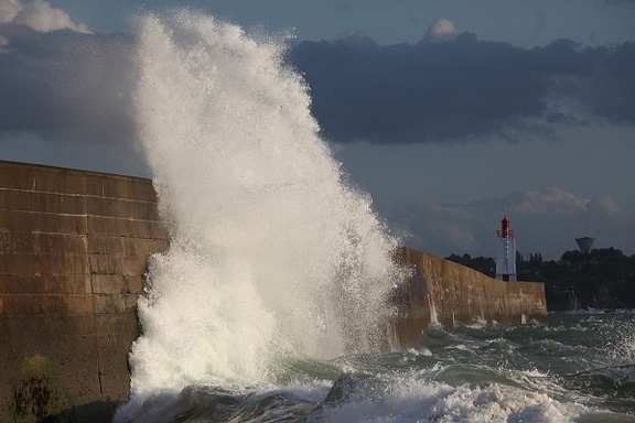 Vague sur le Môle