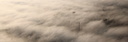 Pylône dans la brume