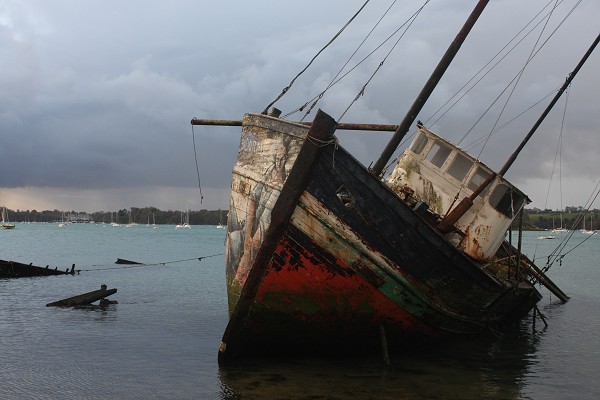 Ciel orageux sur le cimetière de bateaux de la passagère