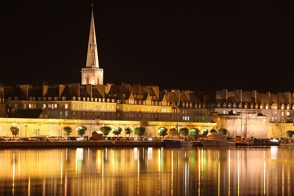 Reflets dans le bassin Vauban